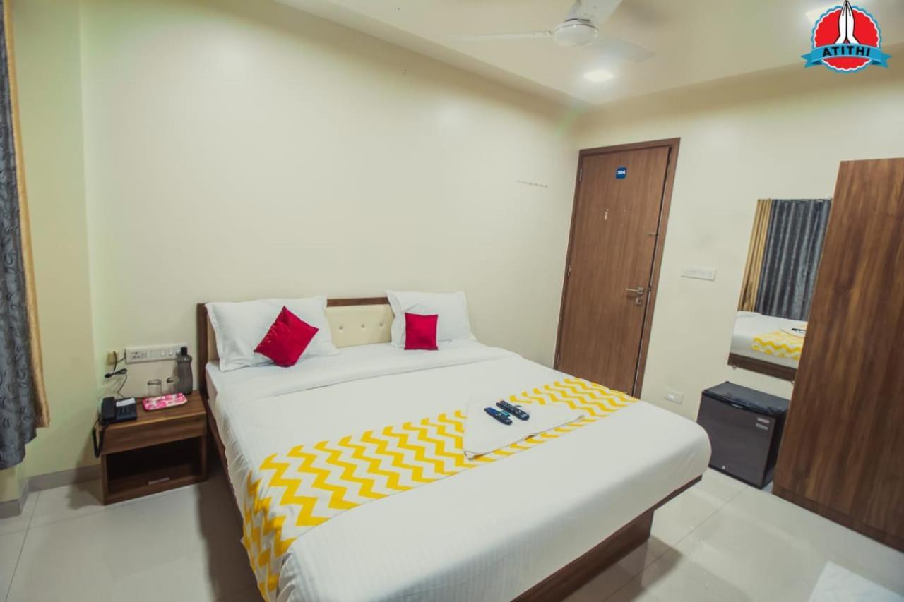 Atithi Service Apartment Pune Exteriör bild